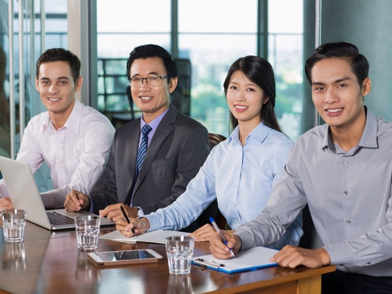 Ëquipe biculturelle bureau agents de sourcing tykhea